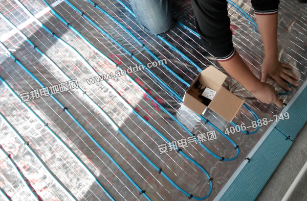 辽宁绿洲半岛小区发热电缆地暖安装(图3)