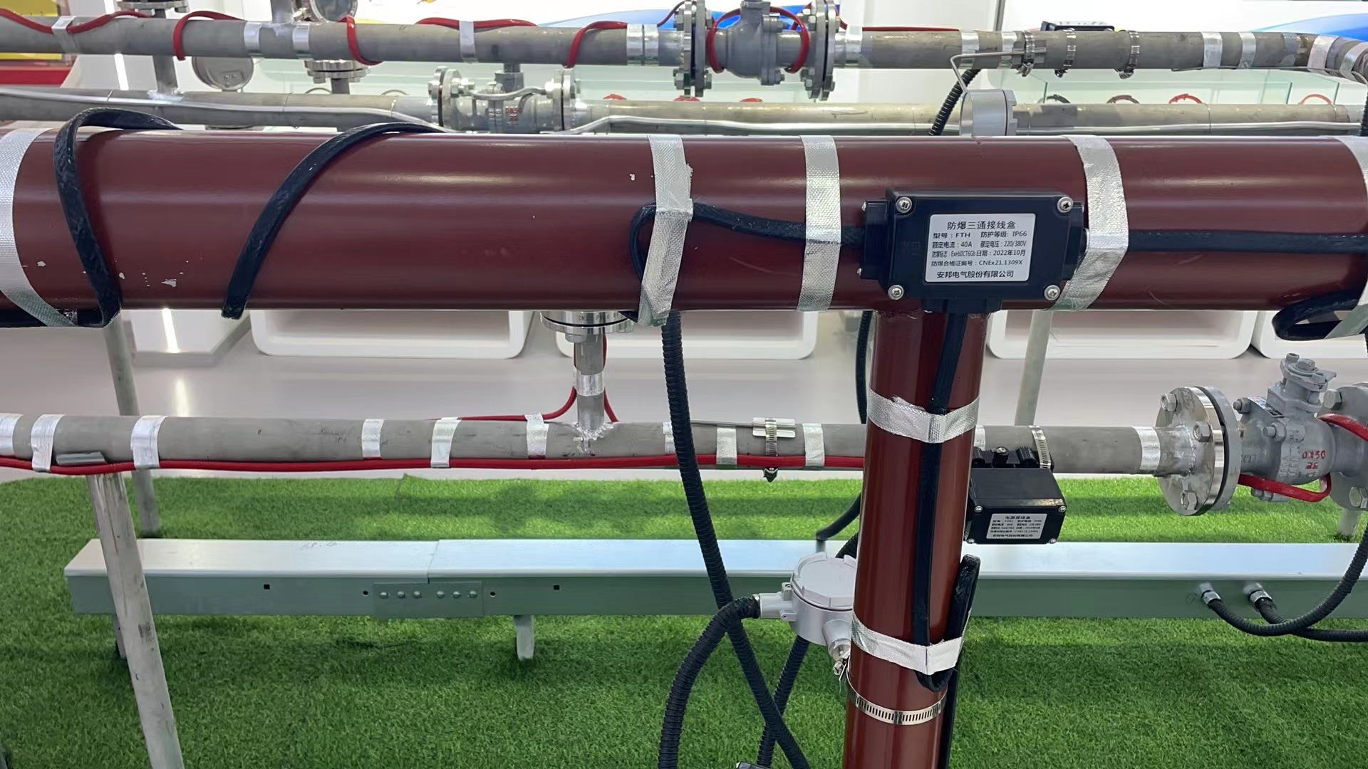 电伴热带的工作原理主要是通过电源连接后,电流通过